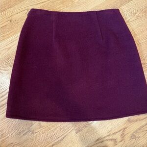 Club Monaco burgundy wool mini skirt.
Flattering, wear boots or flats